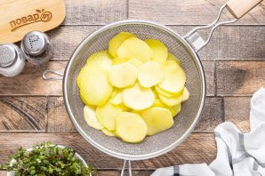 Картофельные чипсы в духовке без масла