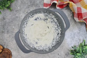 Рулетики с корицей и глазурью