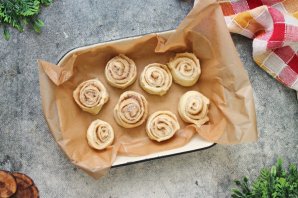 Рулетики с корицей и глазурью