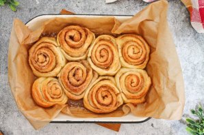 Рулетики с корицей и глазурью