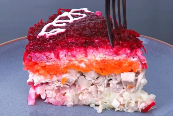 &laquo;Мясная шуба&raquo; &mdash; яркий праздничный салат на Новый Год 2026! Проверенный рецепт, который точно понравится вашим гостям