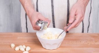Закусочные булочки с чесночным маслом Закусочные булочки с чесночным маслом