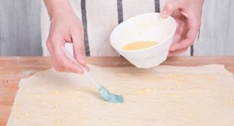 Закусочные булочки с чесночным маслом Закусочные булочки с чесночным маслом